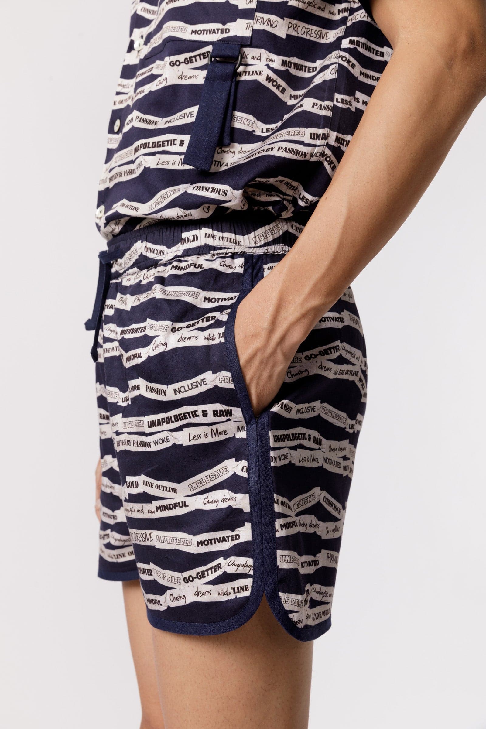 Thumbnail preview #1 for Printed curved hem shorts