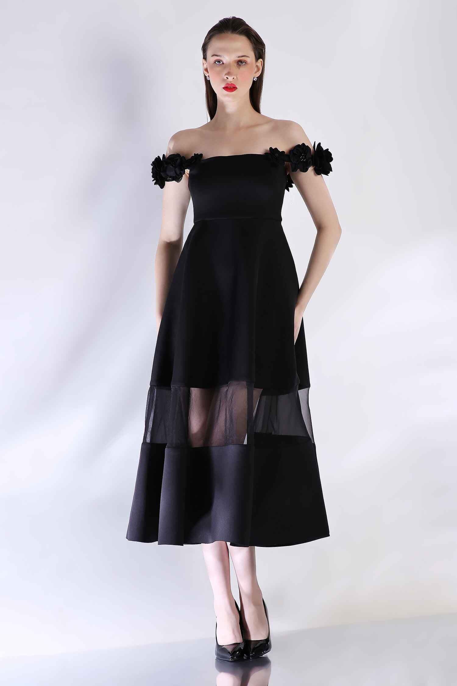 Alanna + Straps, a product by Ozeqo
