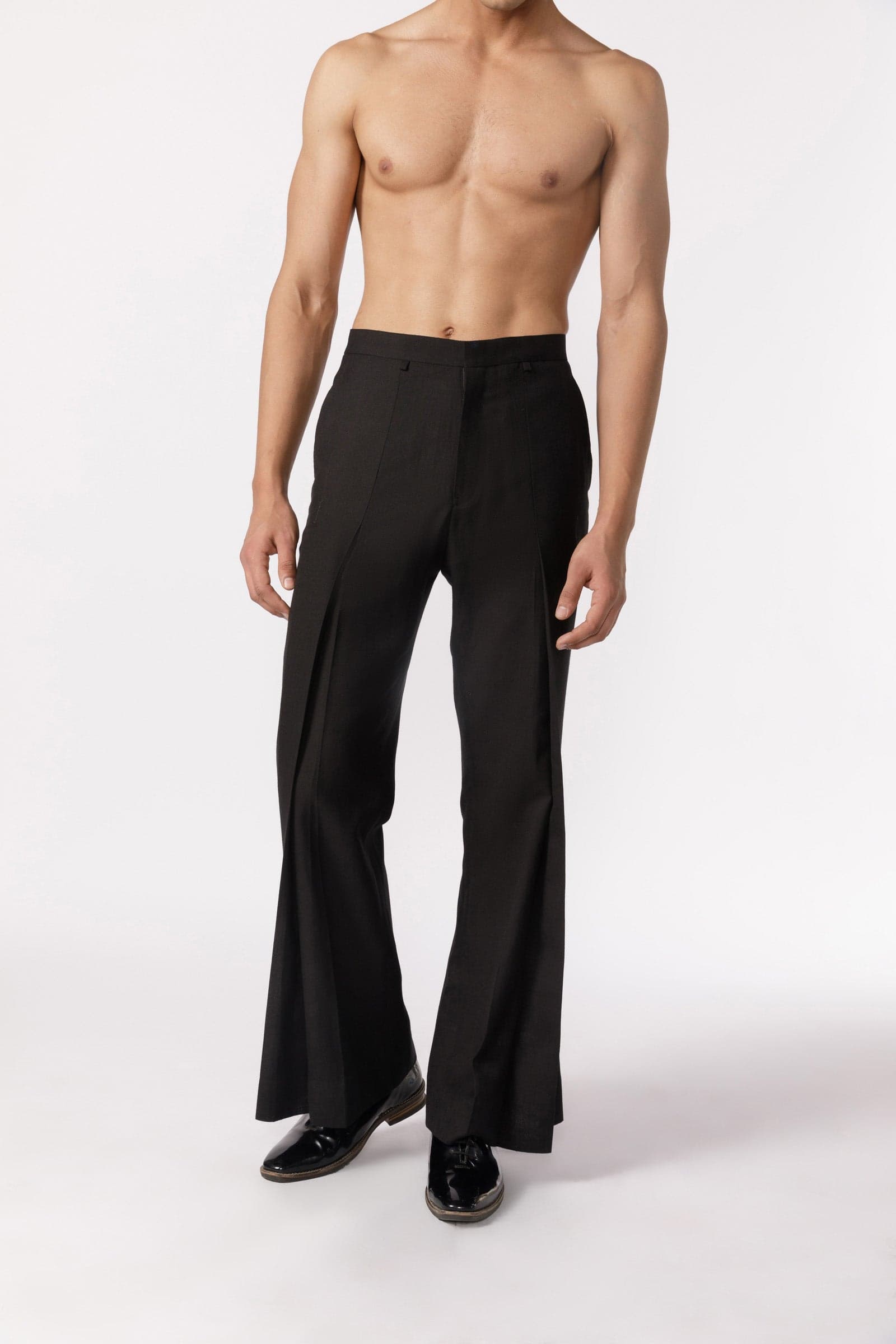 Wide leg pleated pants ( black), a product by Line Outline