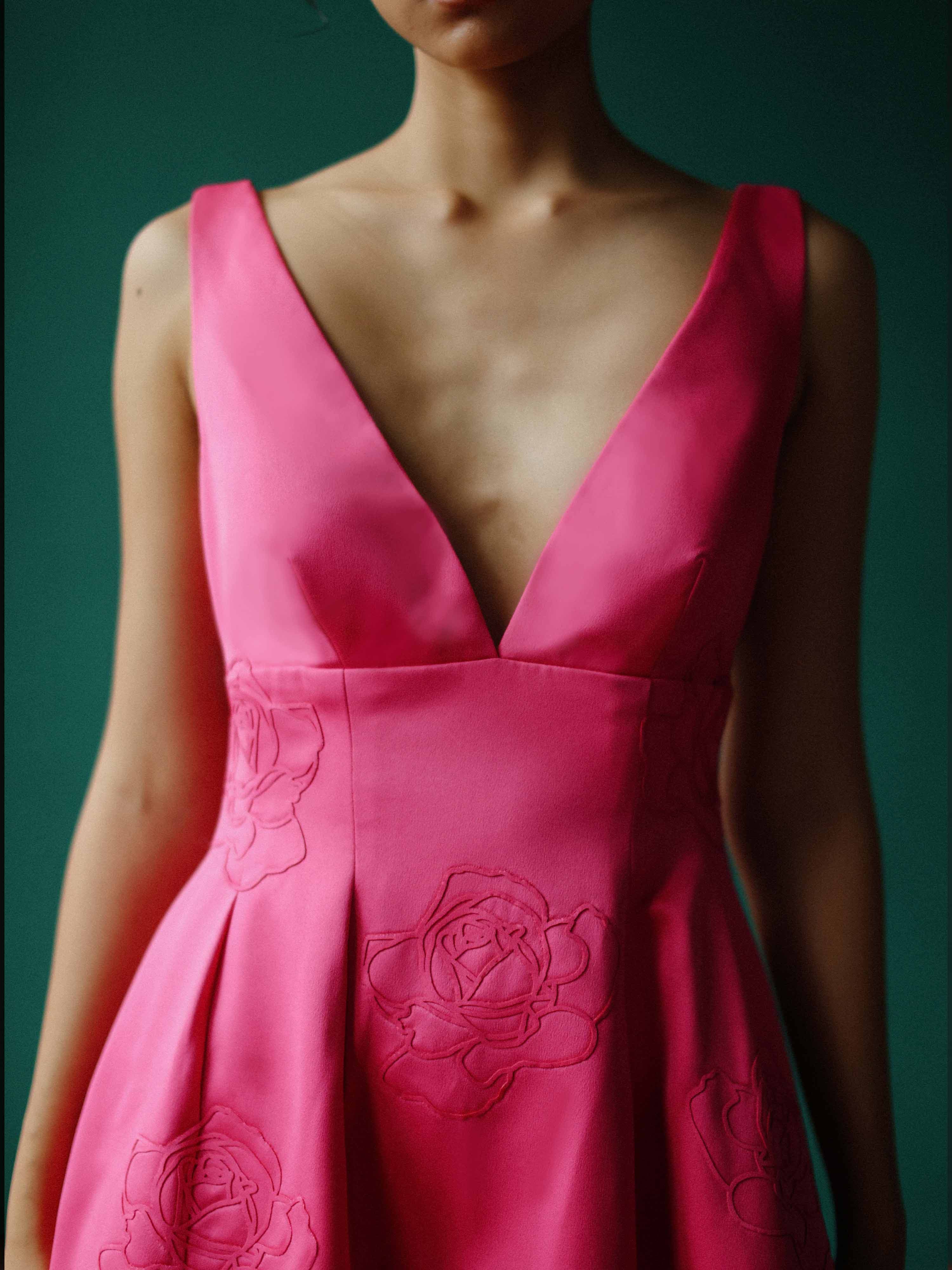 Thumbnail preview #4 for Sleek deep V dress with embossed roses