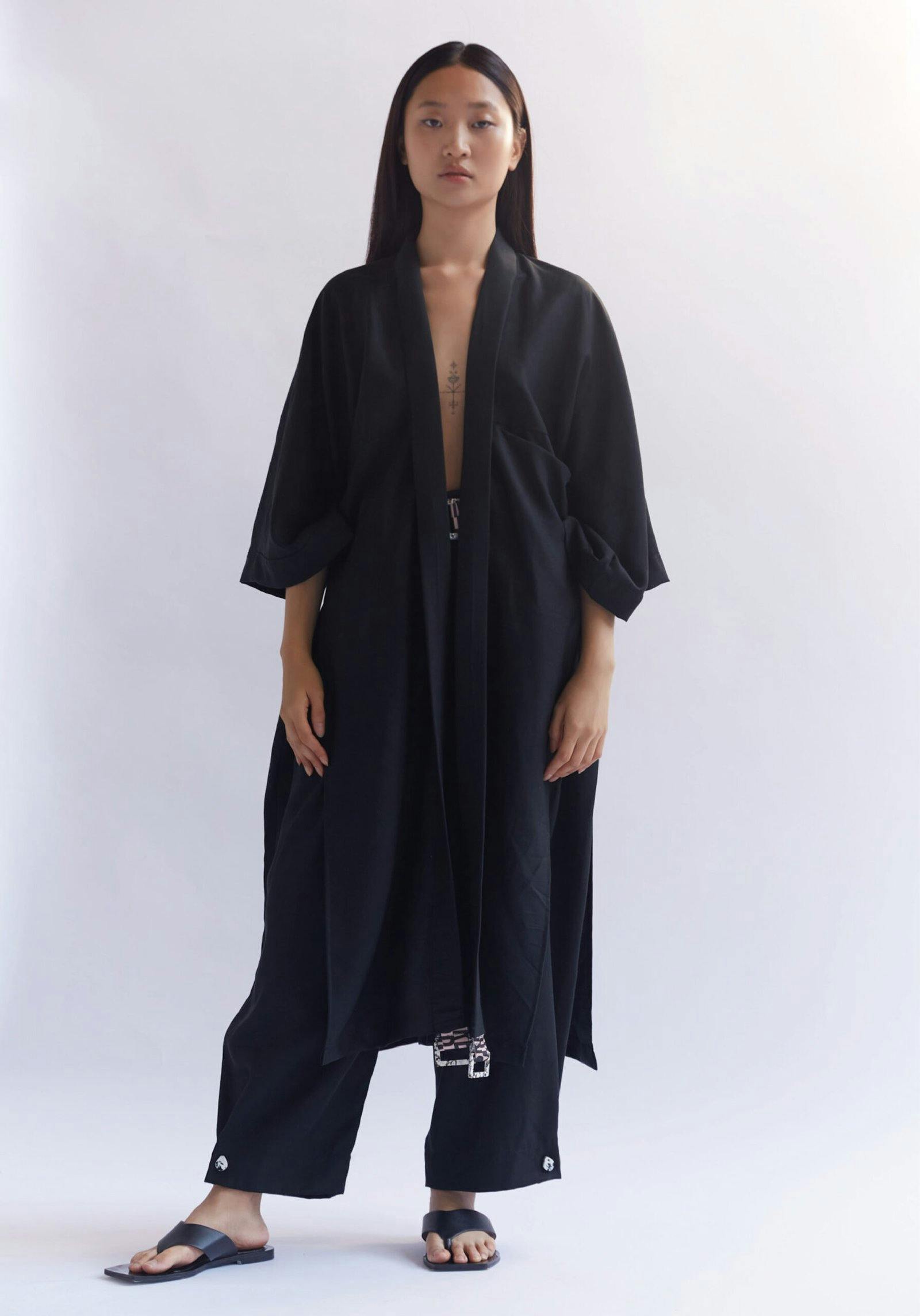 Item 002 Black, a product by Studio cumbre