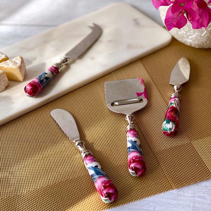 Thumbnail preview #0 for Cheese Knives, Set Of 4 - Tudor Blooms