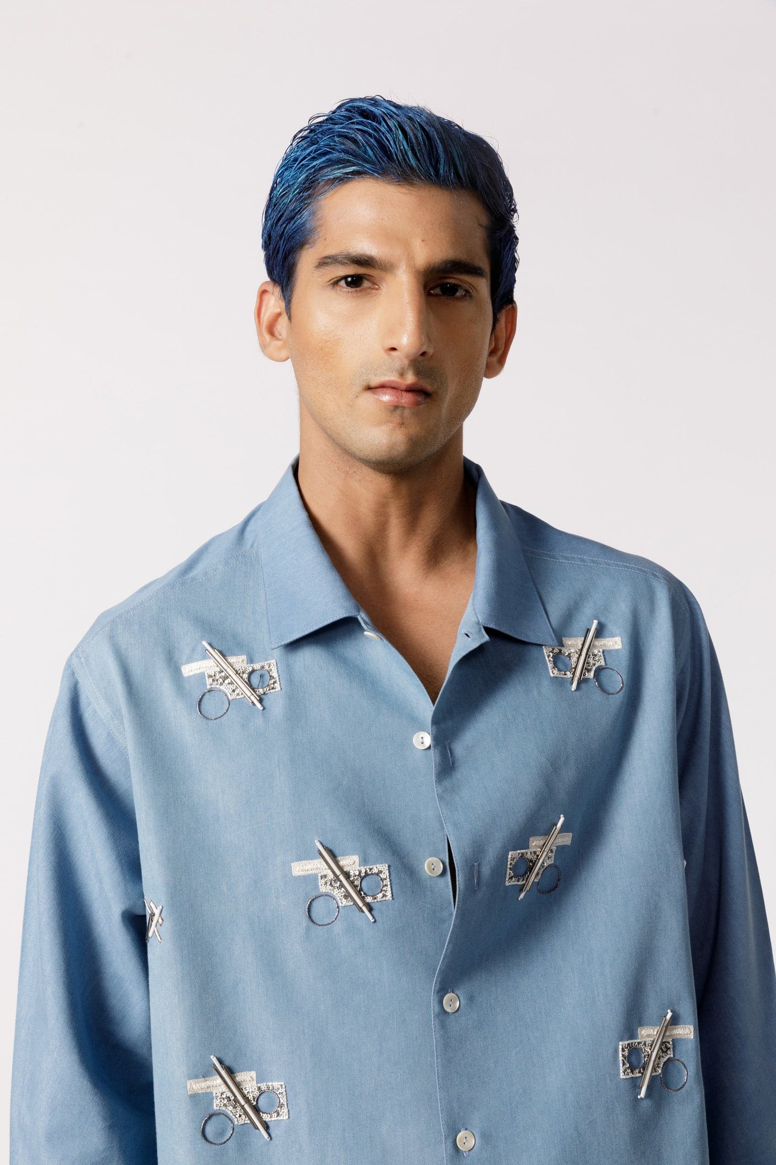Thumbnail preview #1 for Oversized embroidered shirt