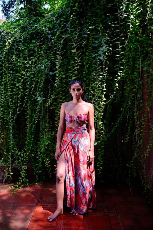 Cayenne Wave Long Tie Up Sarong, a product by izsi