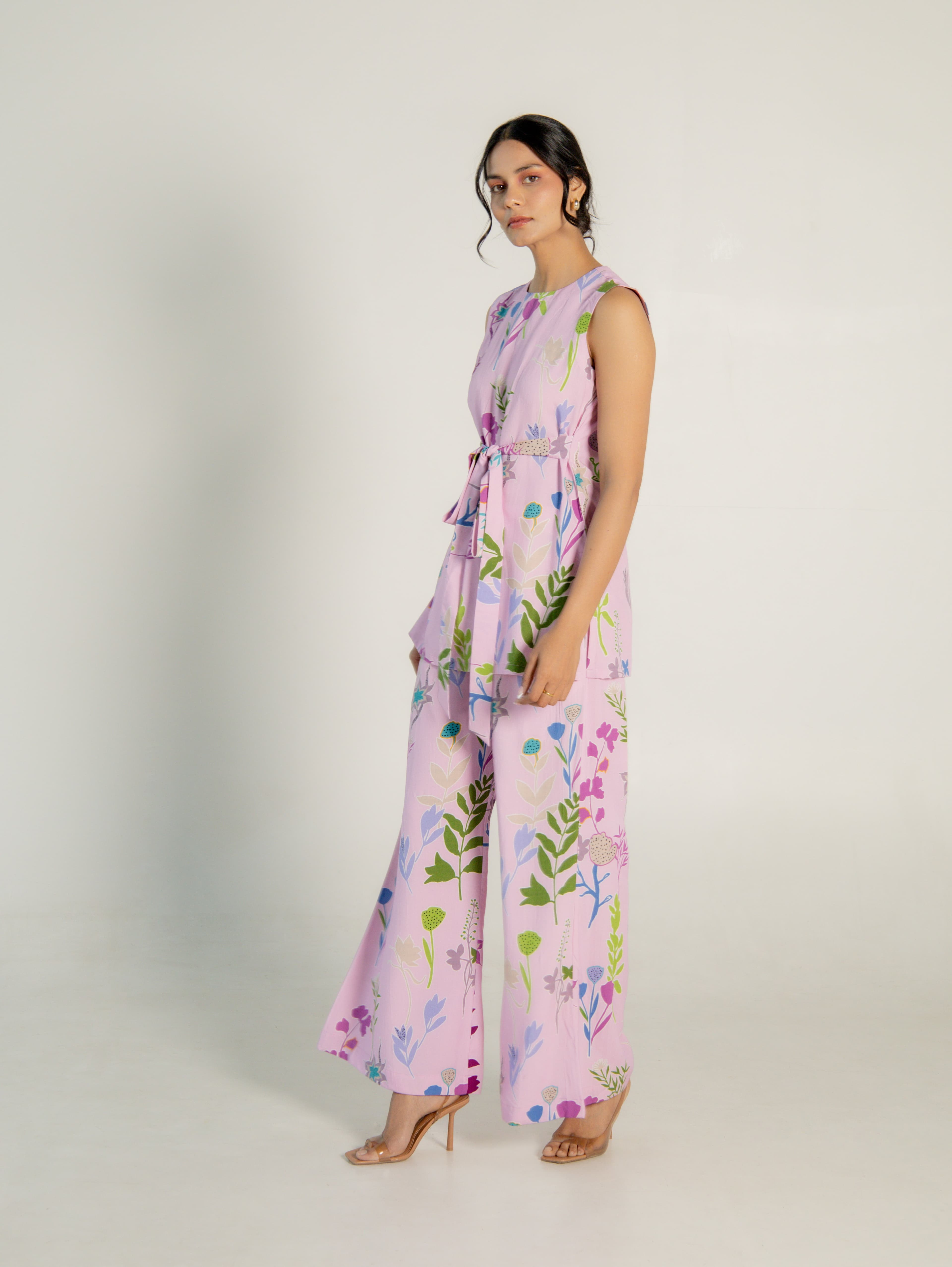 AKARI SET, a product by Aroop India