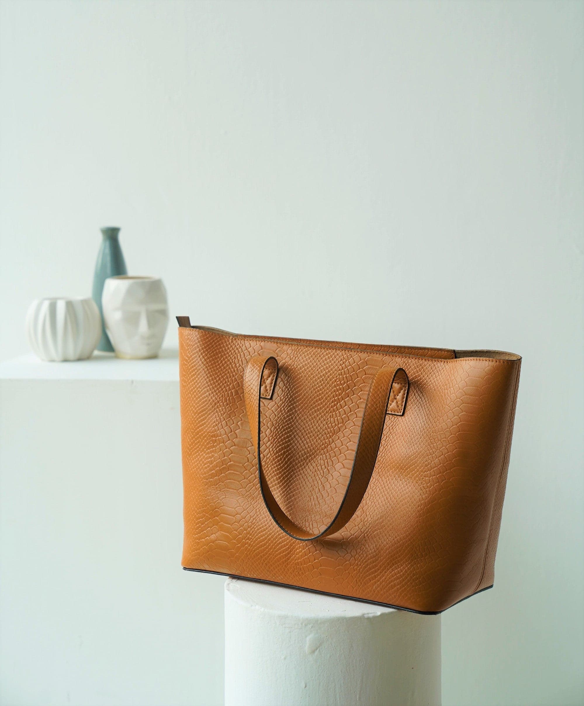 Basic Tote Tan Croc, a product by Mistry 